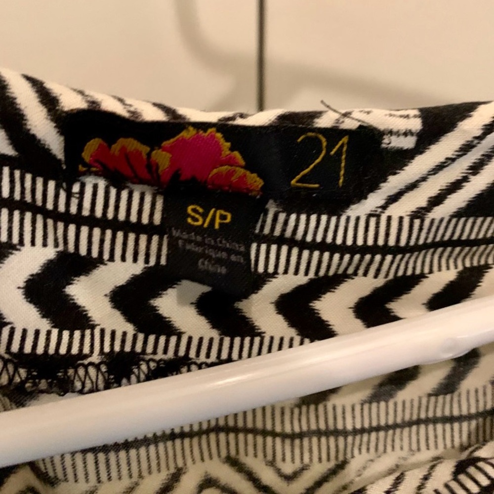 Forever 21 black white short-sleeve tunic style shirt belt loop… - Picture 2 of 9
